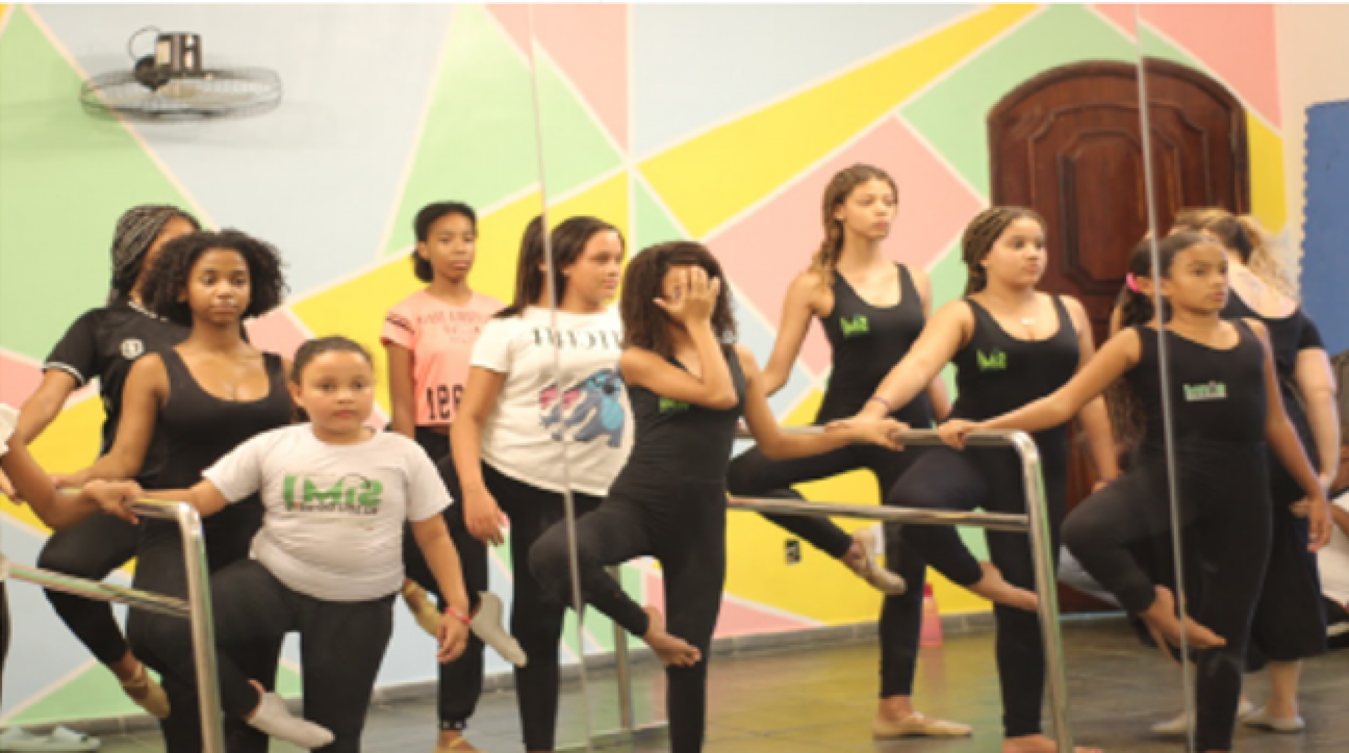  As aulas s&atilde;o compostas por 50 minutos de atividade pr&aacute;tica e 10 minutos dedicados ao "momento do professor", em que o instrutor trata de aspectos como bullying, preconceito, racismo e outros temas - Felipe Acosta / Divulga&ccedil;&atilde;o