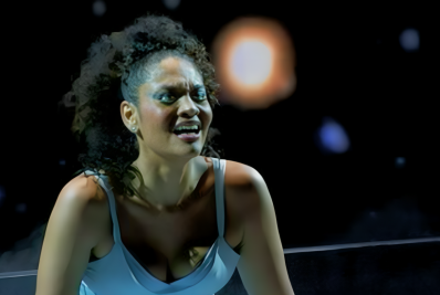 Barbara Reis leva tombo no palco na semifinal da Dança dos Famosos