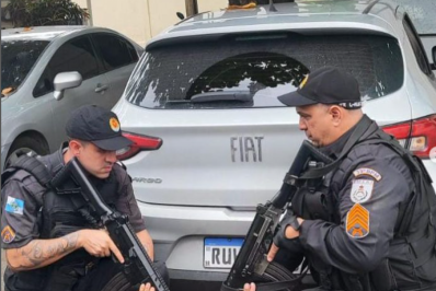 PM prende quatro suspeitos em carro clonado recuperado em Belford Roxo
