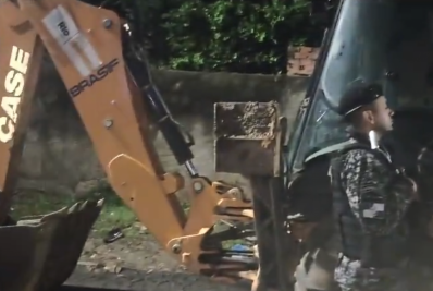 Retroescavadeira e meio quilômetro de cabos são apreendidos durante tentativa de furto na ZN