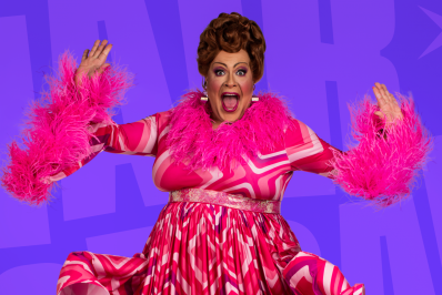 Tiago Abravanel celebra estreia de 'Hairspray' no Rio: 'Maior desafio da minha carreira'