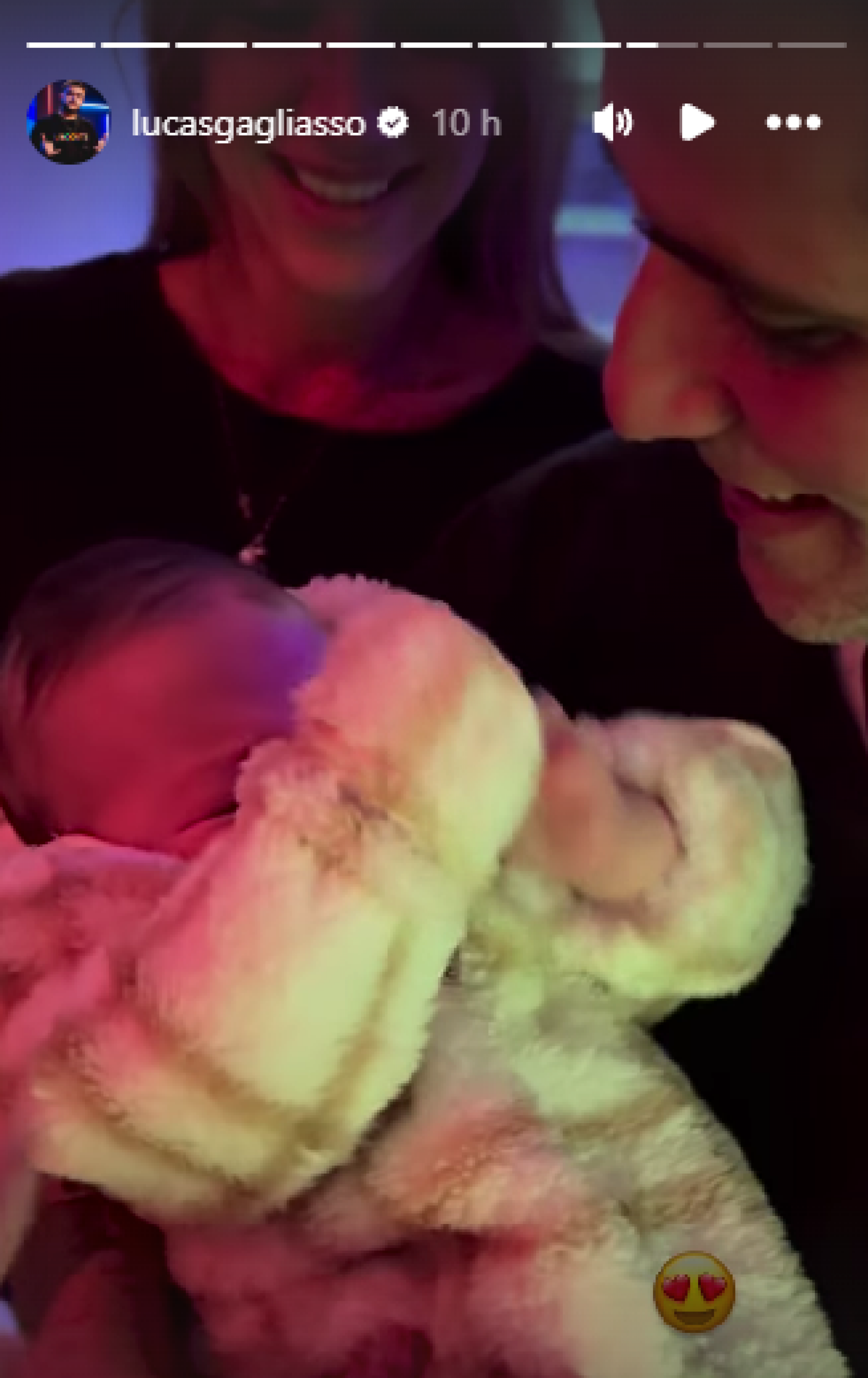 Giovanna Ewbank e Bruno Gagliasso conhecem Noah, filho de Lucas Gagliasso
 - Reprodução de vídeo / Instagram