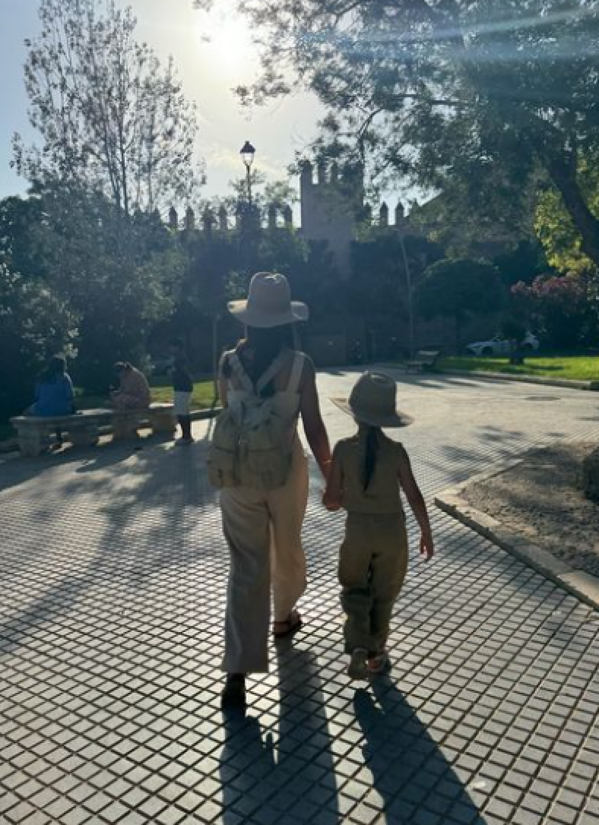 Thais Fersoza combina look com a filha em férias na Espanha: 'Mini eu' - Reprodução / Instagram