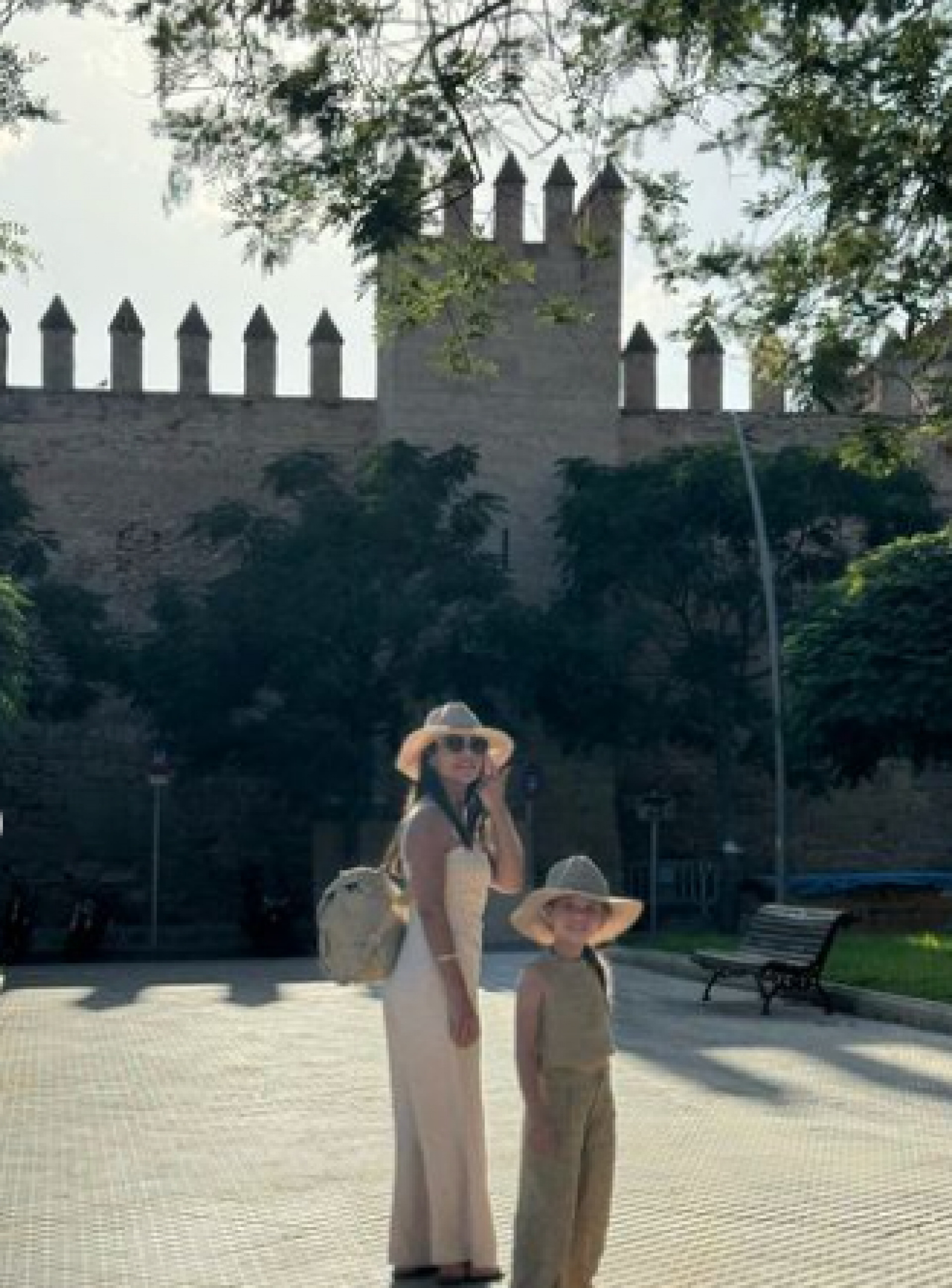 Thais Fersoza combina look com a filha em férias na Espanha: 'Mini eu' - Reprodução / Instagram