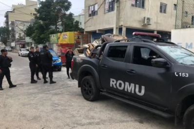 Guarda Municipal e PM retiram barricadas no Buraco do Boi, em Cabo Frio