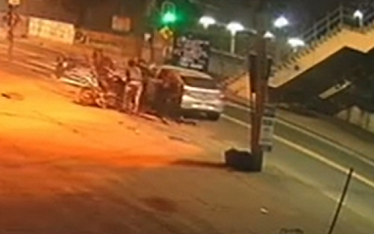 O motorista do veículo fugiu sem prestar socorro