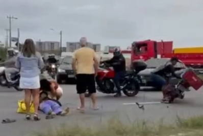 Motociclista fica levemente ferida em acidente na RJ-140 em São Pedro da Aldeia