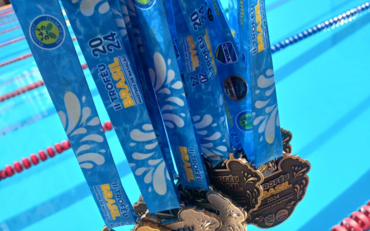 A sala de premiações das duas irmãs não para de receber novas conquistas. Só entre abril e junho deste ano, foram mais 13 medalhas no Campeonato Brasileiro Master de Natação e no Troféu Brasil