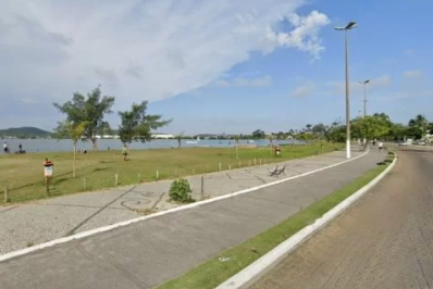 Mulher tenta sequestrar criança na orla das Palmeiras, em Cabo Frio