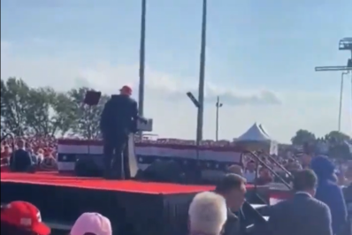 Vídeo: Veja o ataque a tiros contra Donald Trump por trás do palco