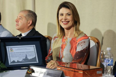 Prefeita de Saquarema recebe título de Cidadã Teresopolitana