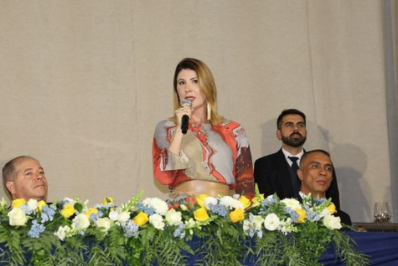 Prefeita de Saquarema recebe apoio da população e da Câmara de Vereadores após afastamento