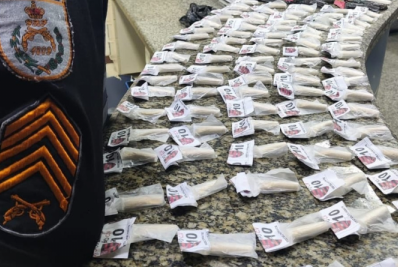 Cesta básica de drogas nas mãos de um menor de idade