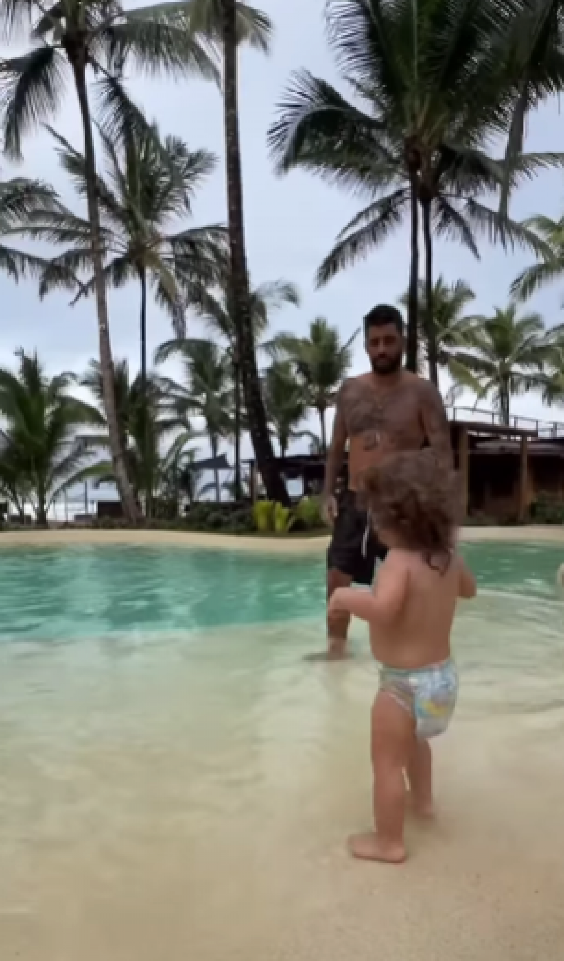 Pedro Scooby e Cintia Dicker mostram registros em família: 'Viagem dos sonhos' - Reprodução de vídeo / Instagram