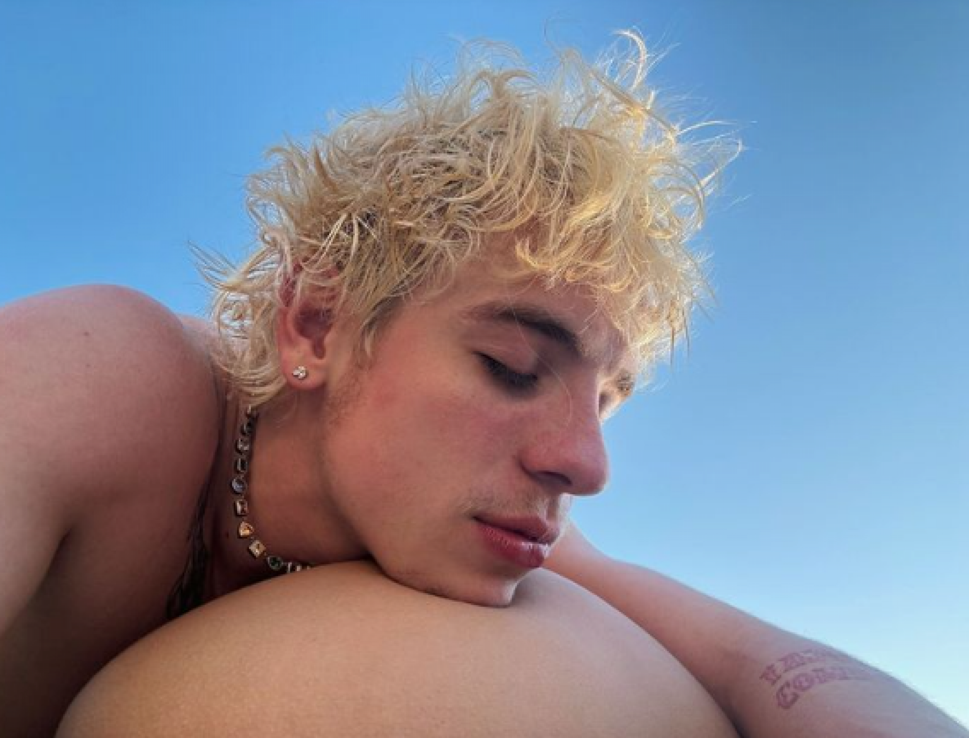 Juliano Floss recebe ataques após foto com Marina Sena - Reprodução / Instagram