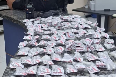 Polícia apreende drogas e um rádio comunicador em Cabo Frio