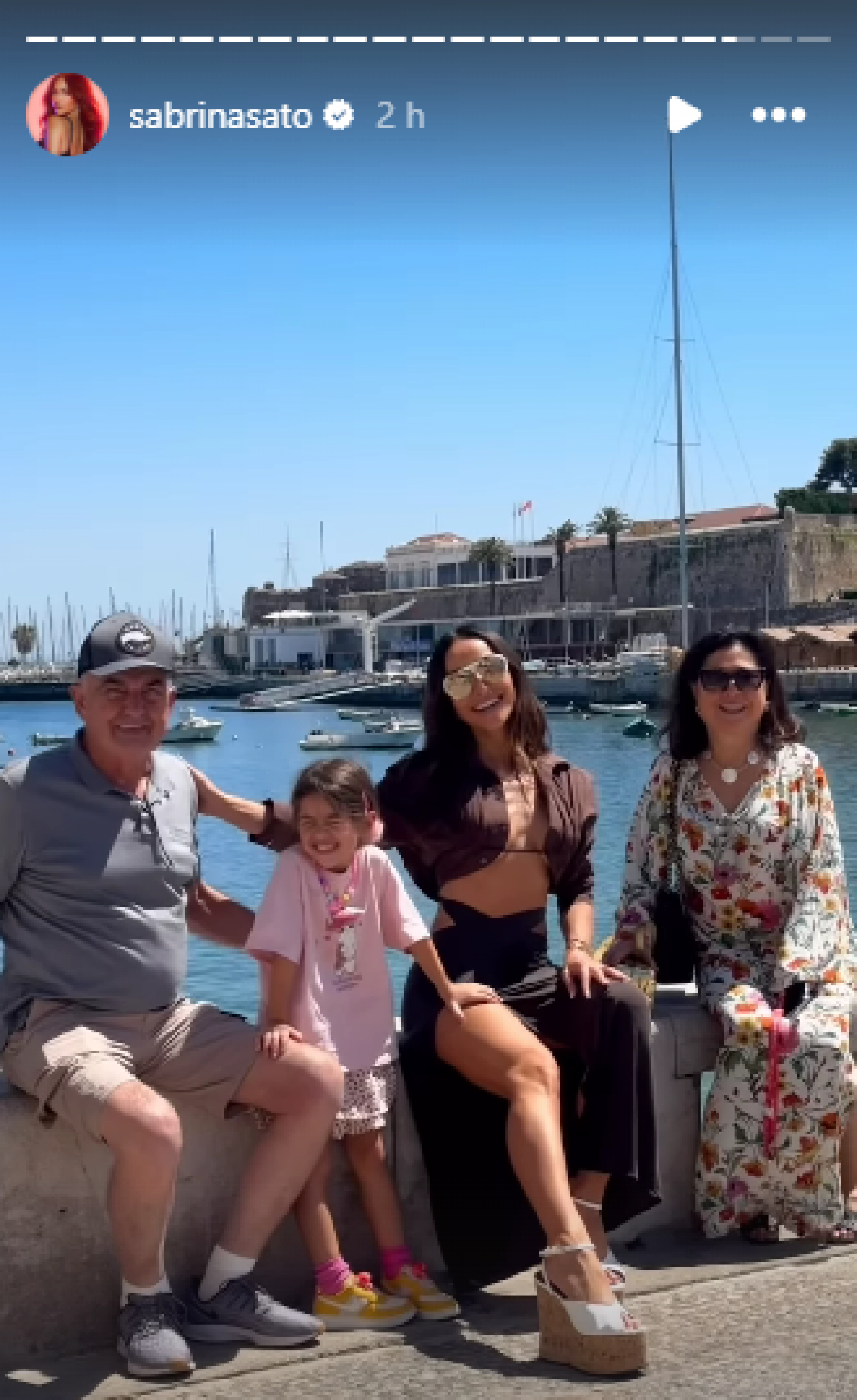 Em Portugal, Sabrina Sato compartilha registros na praia com a filha e os pais - Reprodução de vídeo / Instagram