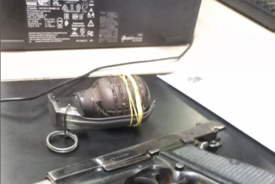 PM prende dois suspeitos com pistola, granada e recupera carro roubado em Belford Roxo