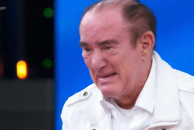 Aos 89 anos, Renato Aragão chora ao receber homenagem na Globo e reencontrar Dedé