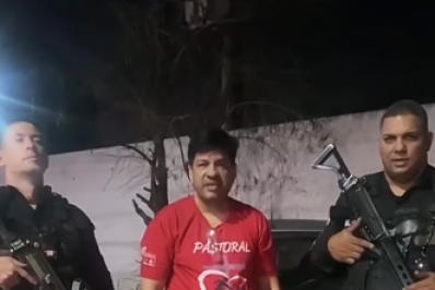 PM recupera carro roubado no Morro do Castro em Belford Roxo