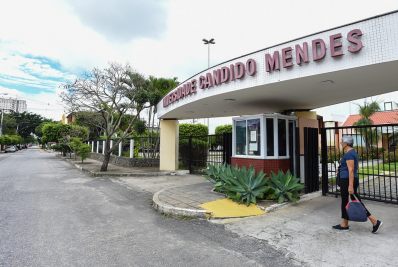 Mais de seis mil bolsas universitárias para quem ganha salário mínimo