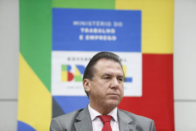 Governo adia início da vigência de regra sobre trabalho do comércio em feriados