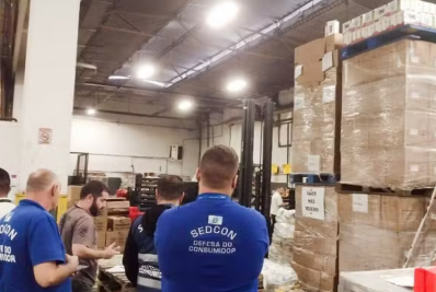 Dezoito toneladas de sabão em pó falsificado são apreendidas em atacadista da Zona Norte