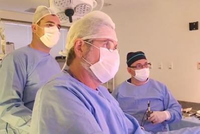 Cirurgia feita no Hospital SMH é transmitida em tempo real para instituições de dentro e fora do Brasil
