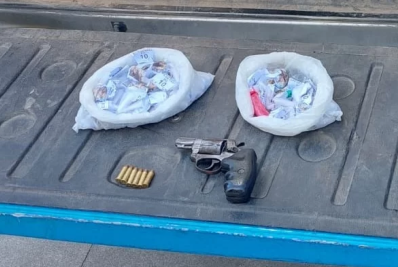 Trio é preso em operação policial em Cabo Frio com arma, drogas e dinheiro