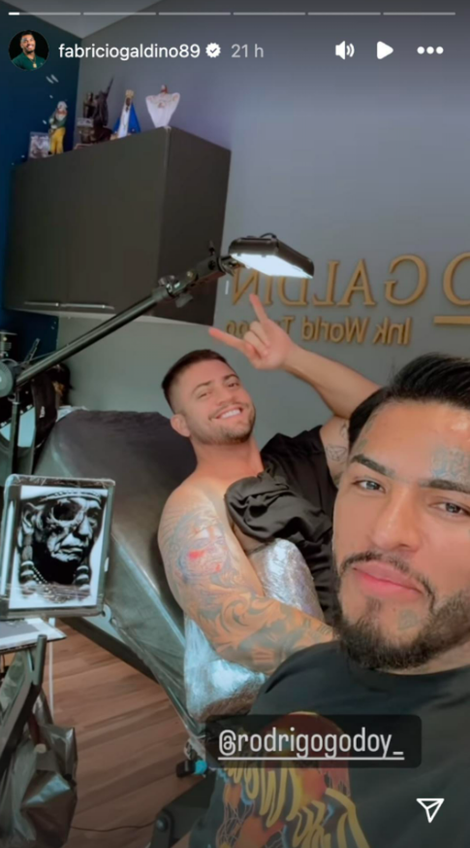 Ex-marido de Preta Gil cobre tatuagem com o rosto da cantora - Foto: Reprodução