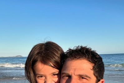 Duda Nagle compartilha registros na praia com a filha, Zoe