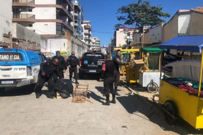 Ação integrada retira barricadas no Buraco do Boi, em Cabo Frio