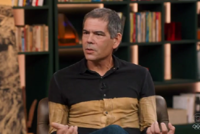 Dado Villa-Lobos celebra turnê e explica motivo de não poder usar o nome Legião Urbana