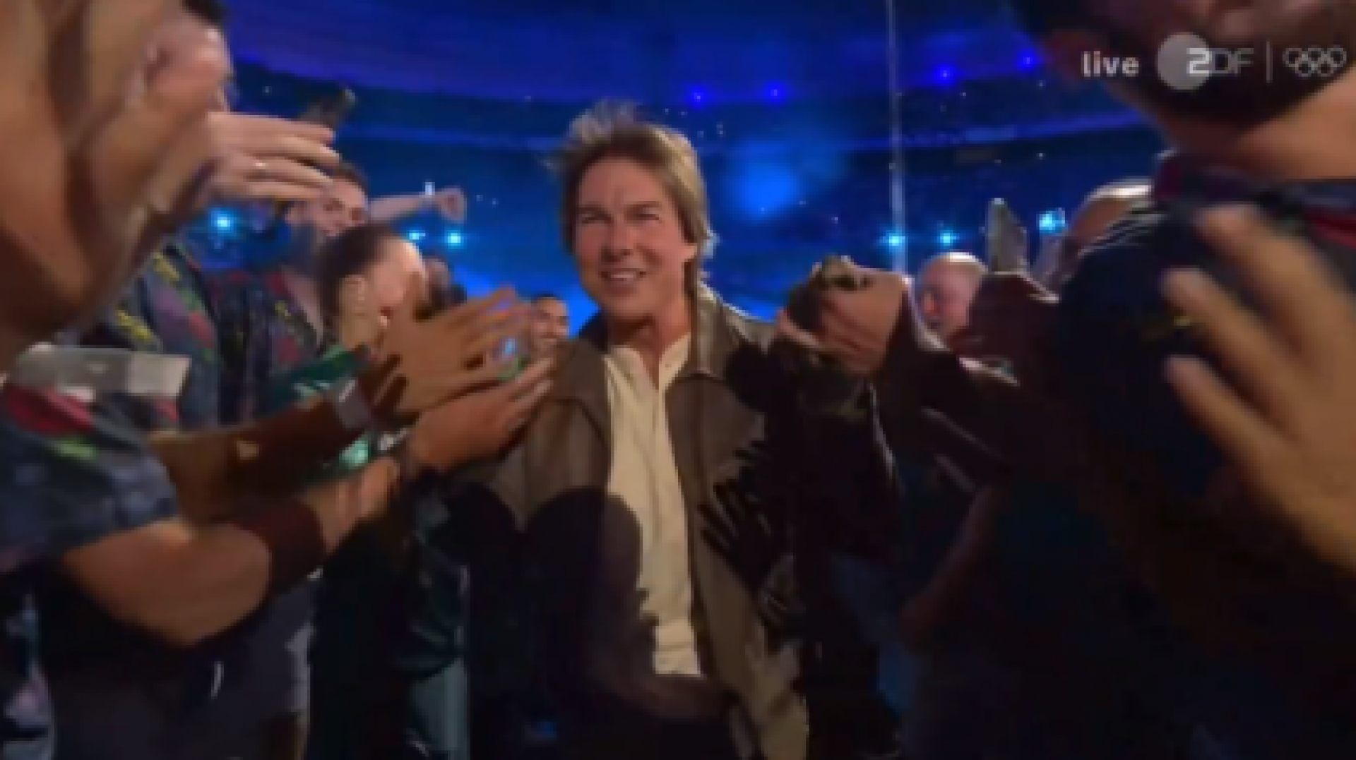 Tom Cruise faz rapel em encerramento dos Jogos de Paris - Reprodução de vídeo