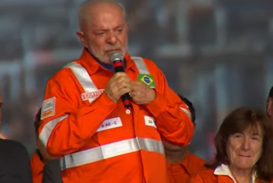 Lula, emocionado no PR: conseguiram criar no imaginário que todo mundo da Petrobras era ladrão