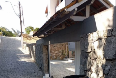 Prefeitura de Arraial faz manutenção emergencial no Pontal do Atalaia