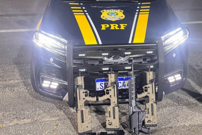 PRF apreende fuzis, carregadores e munições na Dutra  