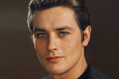 Alain Delon: vida amorosa turbulenta e o poder de sedução de um lobo solitário