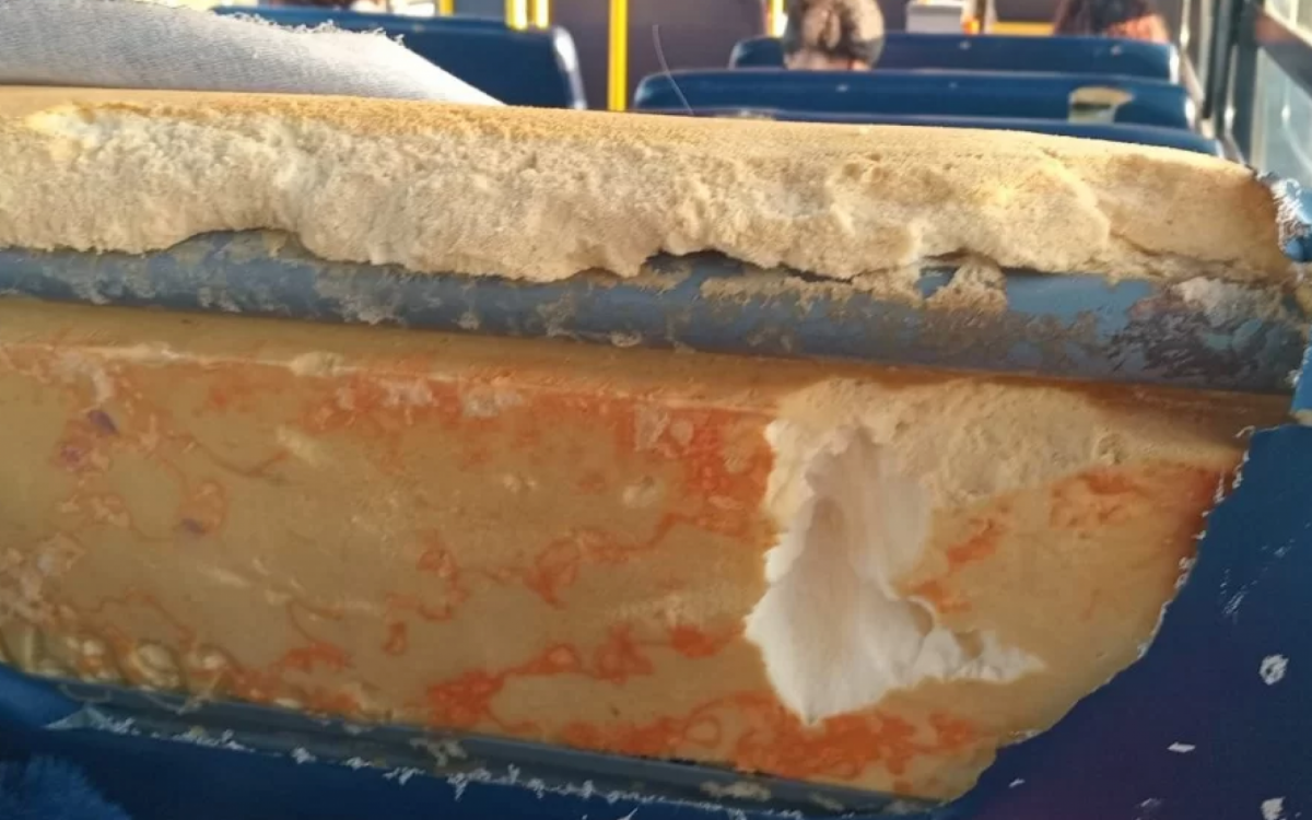 Ônibus em condições precárias 