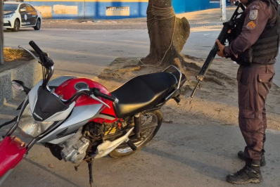 Motocicleta furtada é recuperada em Cabo Frio