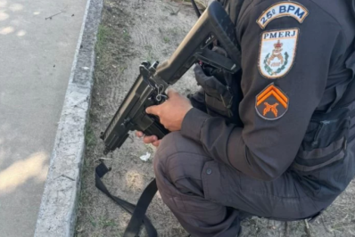 Polícia Militar apreende mais de 100 pinos de cocaína em laje de Cabo Frio