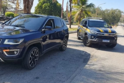 PRF recupera veículo clonado com registro de roubo em São Pedro da Aldeia