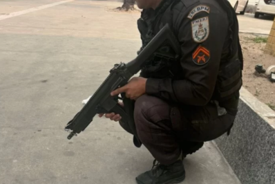 PM apreende drogas em telhado de escola em Cabo Frio após denúncia de moradores