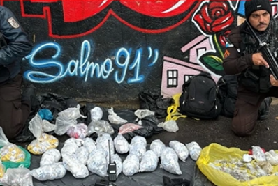 PM apreende grande quantidade de drogas no Morro da Cocada; prejuízo estimado ao tráfico é de R$ 32 mil