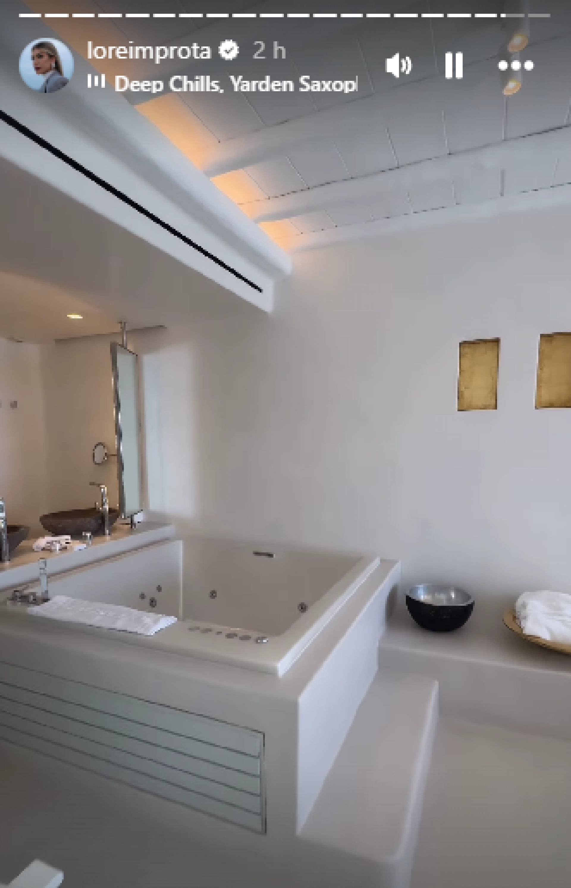 Lore Improta viaja com Leo Santana para a Grécia e mostra detalhes do quarto luxuoso - Reprodução / Instagram