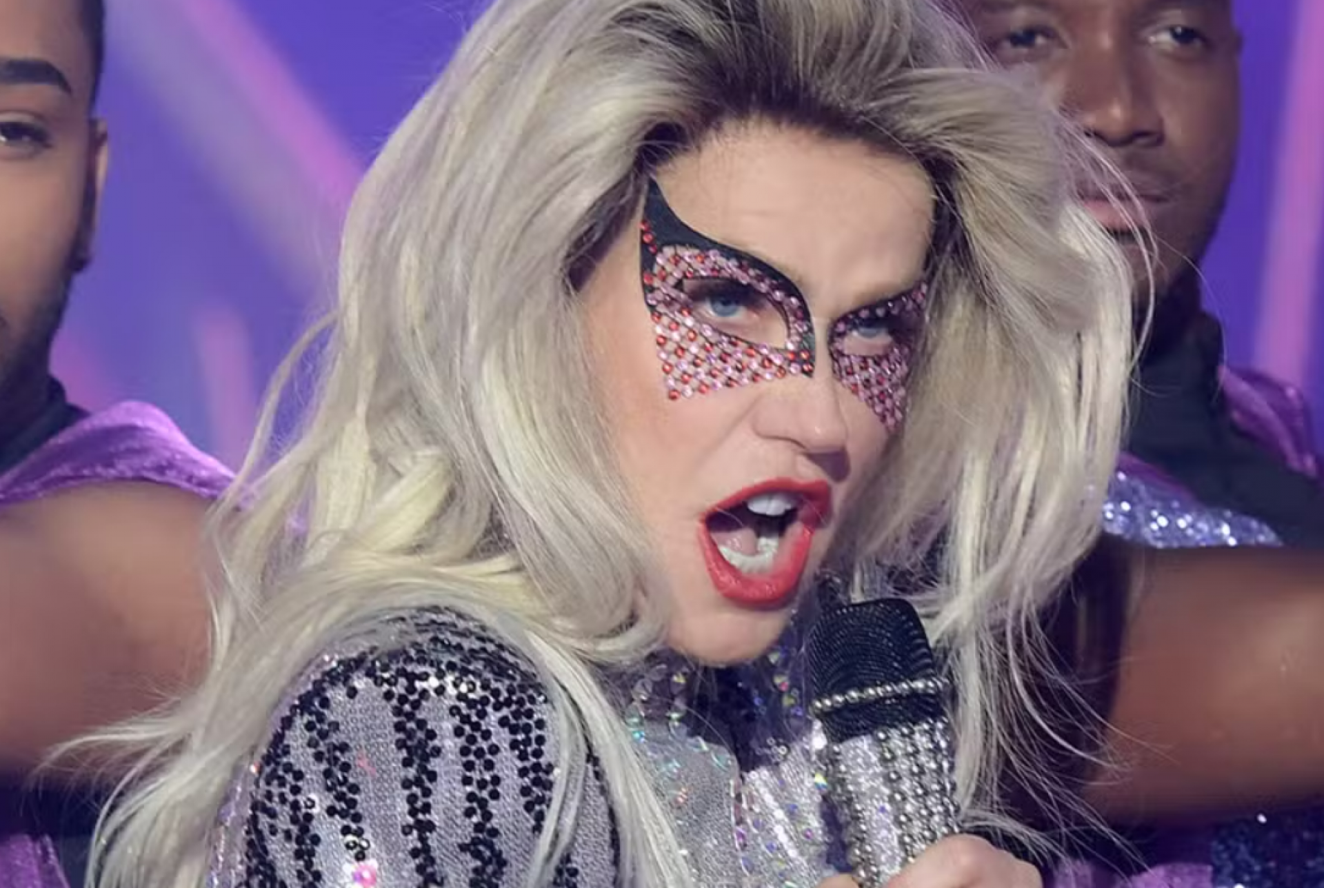 Xuxa impressiona como Lady Gaga e conquista imprensa internacional - Foto: Blad Meneghel