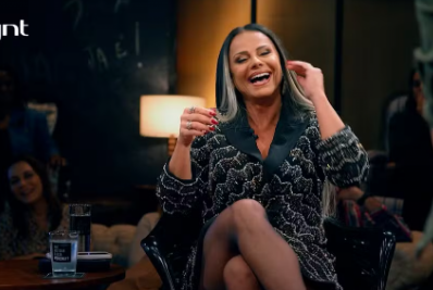 Viviane Araujo relembra problema com fantasia que quase a deixou nua em desfile