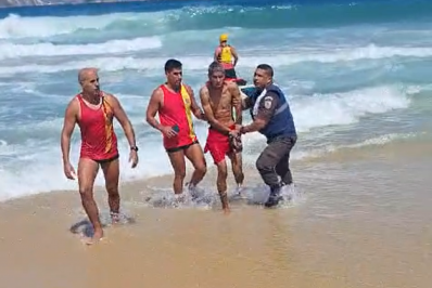 Vendedor de cigarro eletrônico é preso após tentar fugir de abordagem pelo mar de Ipanema