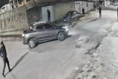 Polícia investiga se milicianos estariam retirando propagandas eleitorais de casas em Nova Iguaçu