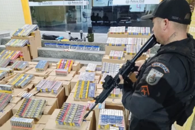 Polícia recupera carga de cigarros roubada em Araruama; dois envolvidos foram presos em São Pedro da Aldeia